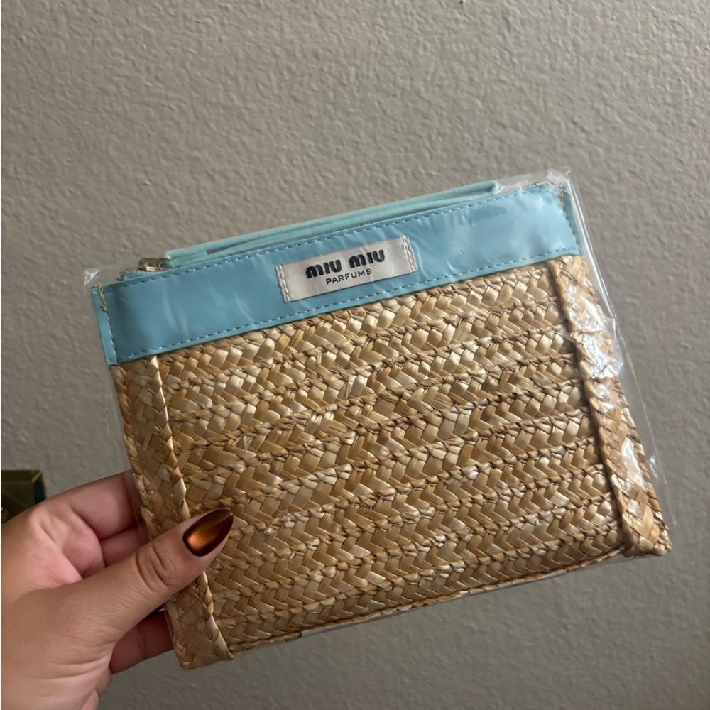 MIU MIU Parfums Zippy Pouch Clutch w/ wristlet Woven Straw BLUE Novelty GWP NEW